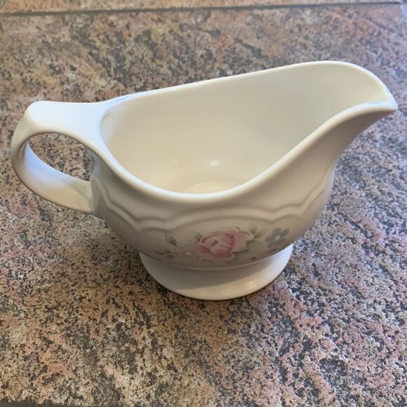 Pfaltzgraff Copyright USA Stamped Tea Rose Sauce Gravy Boat Pouring Stoneware - Picture 2 of 6